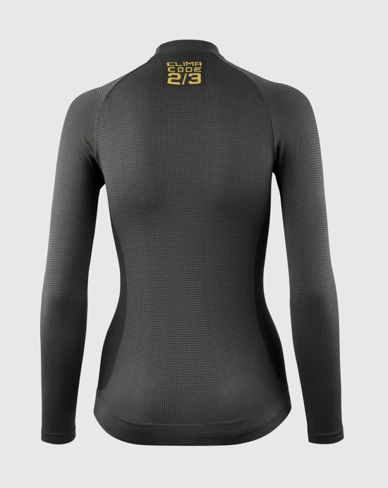 Side profile of the ASSOS Women’s Spring/Fall LS Skin Layer P1 showcasing its contoured ergonomic fit for cycling comfort. 