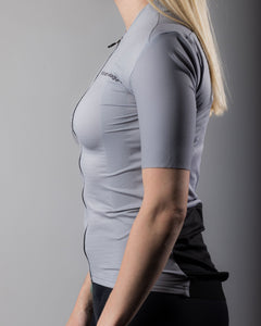 APPROVED CYCLING SUMMER CYCLING JERSEY ITALY LTD. W - Grey: close-up, YKK zipper, fabric texture, high-wicking material