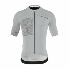 APPROVED CYCLING SUMMER CYCLING JERSEY ITALY LTD. W - Grey: female model, unzipped, detail of Assos fabric tech