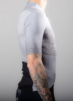 APPROVED CYCLING SUMMER CYCLING JERSEY ITALY LTD. W - Grey: pre-race warm-up, dynamic pose, aerodynamic efficiency, ready fo…