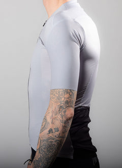 APPROVED CYCLING SUMMER CYCLING JERSEY ITALY LTD. W - Grey: side profile, seamless arm grippers, movement focus, racing stan…