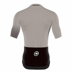 Detail of waist gripper: APPROVED CYCLING Fundamental LTD. men's jersey. Secure fit maintains optimal jersey position.