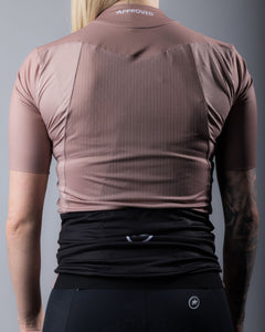 Approved Cycling Women's Fundamental LTD. jersey, flatlock seams for chafe-free comfort.