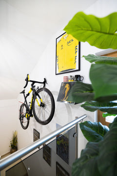 Colnago V3RS TDF LTD Pogačar signed bike: tire tread pattern, grip on road and gravel, versatile.