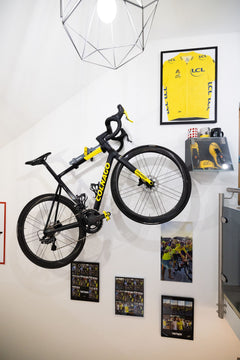Colnago V3RS TDF LTD Pogačar signed bike: entire bike from slightly above, dynamic posture, race-ready.