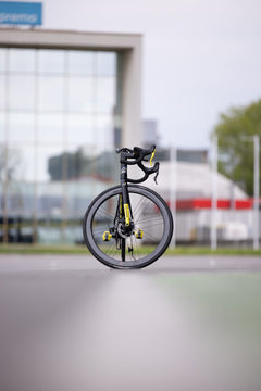 Colnago V3RS TDF LTD Pogačar signed bike: wheelset close-up, carbon rims, aerodynamic advantage.