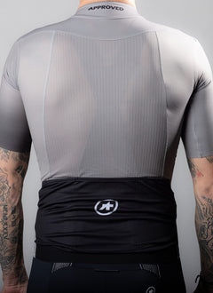 ASSOS- engineered APPROVED CYCLING Fundamental LTD. men's jersey. Detail of reflective elements for enhanced visibility.
